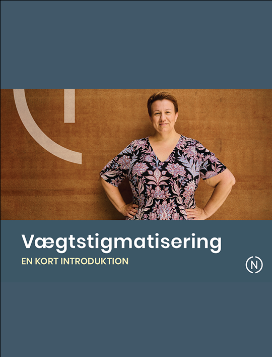 Billede af hæftet vægtstigmatisering med en glad kvinde med svær overvægt på forsiden.